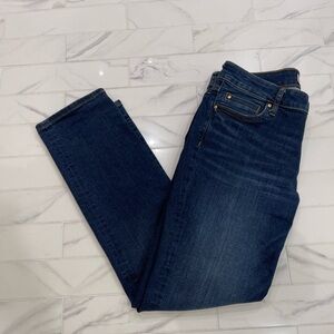 Kut from the Kloth Catherine Boyfriend Mid-Rise Jeans. Size 8
